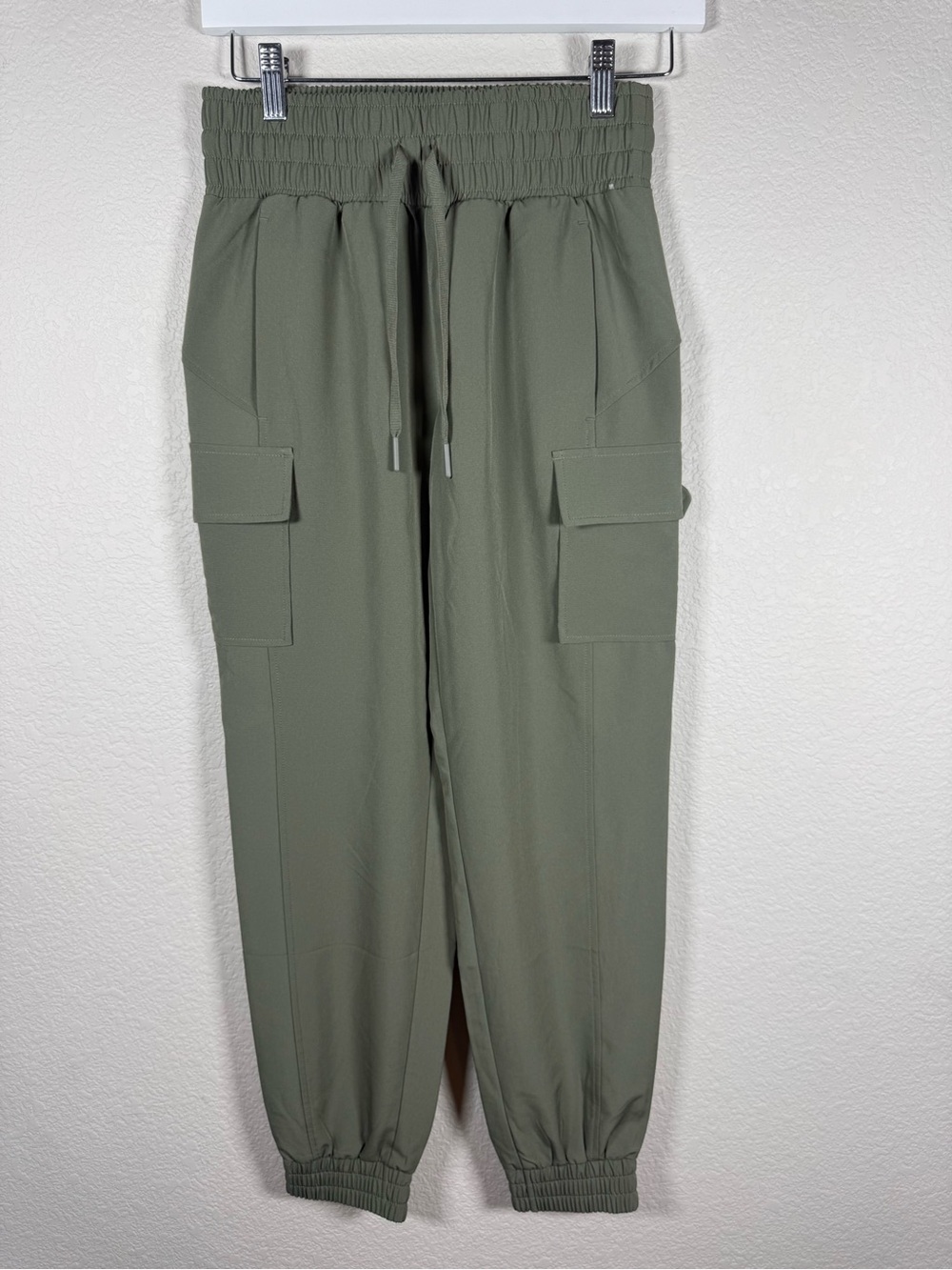 Avalanche Olive Cargo Jogger Pants. Comfy and classic 😊😊🧡